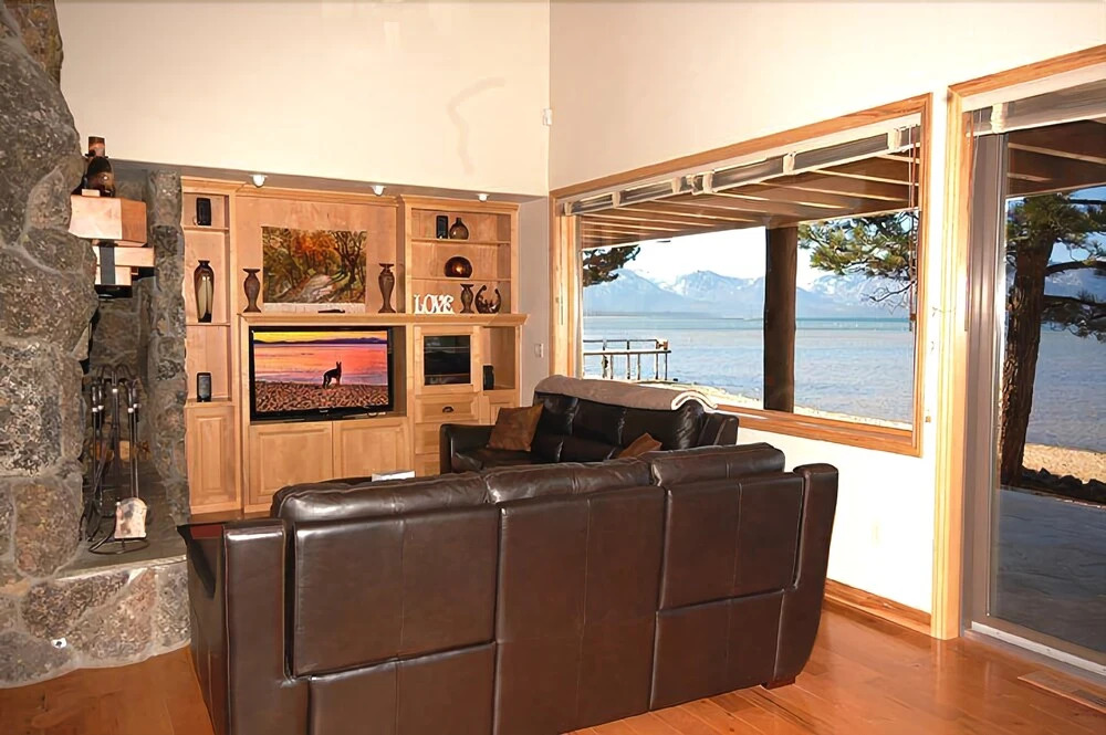 3819 Beach Road - 5 Br home by RedAwning