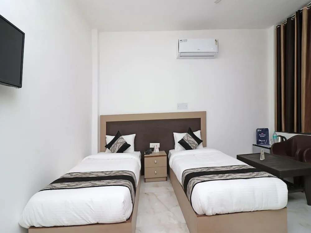OYO 22584 Rv Homes