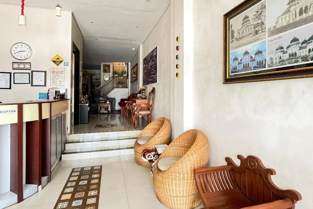 Urbanview Poma Hotel