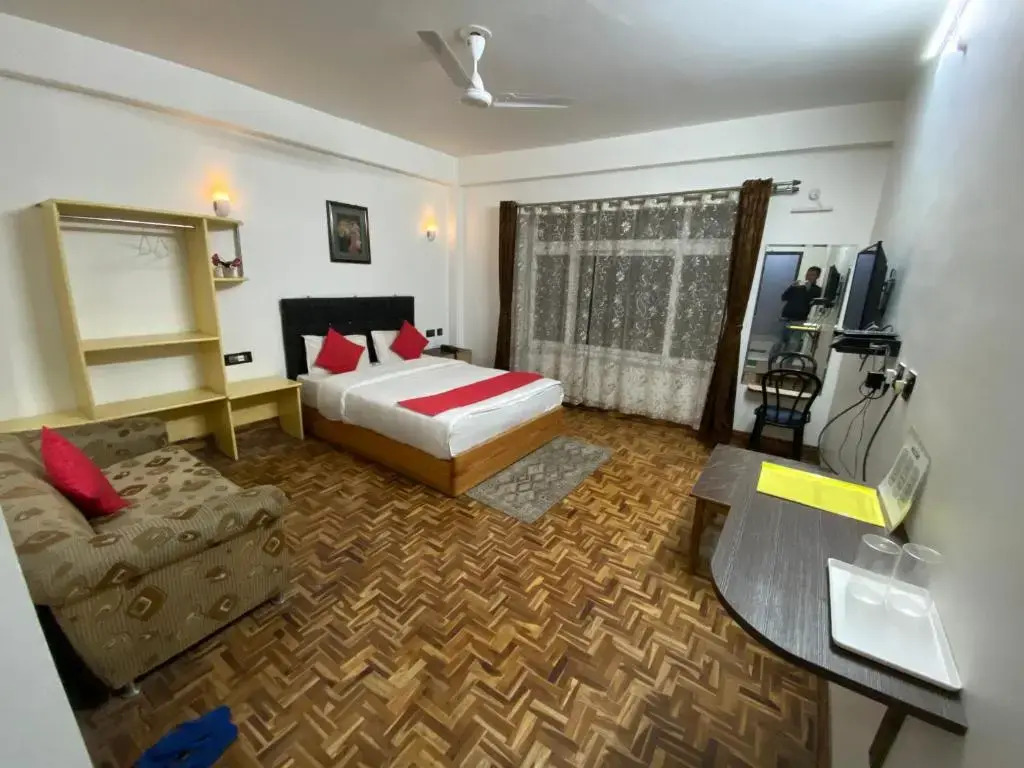 SPOT ON 90994 New Hidden Gem Residency