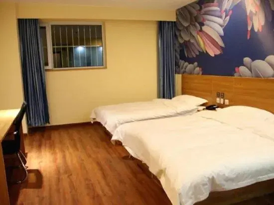 Pai Hotel  (Shijiazhuang Zhaiying South Street Sky Garden Store)