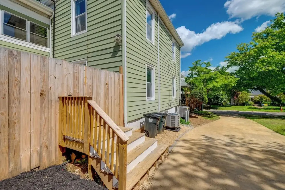 3 Mi to Liberty U: Apt w/ Full Kitchen & King Bed!