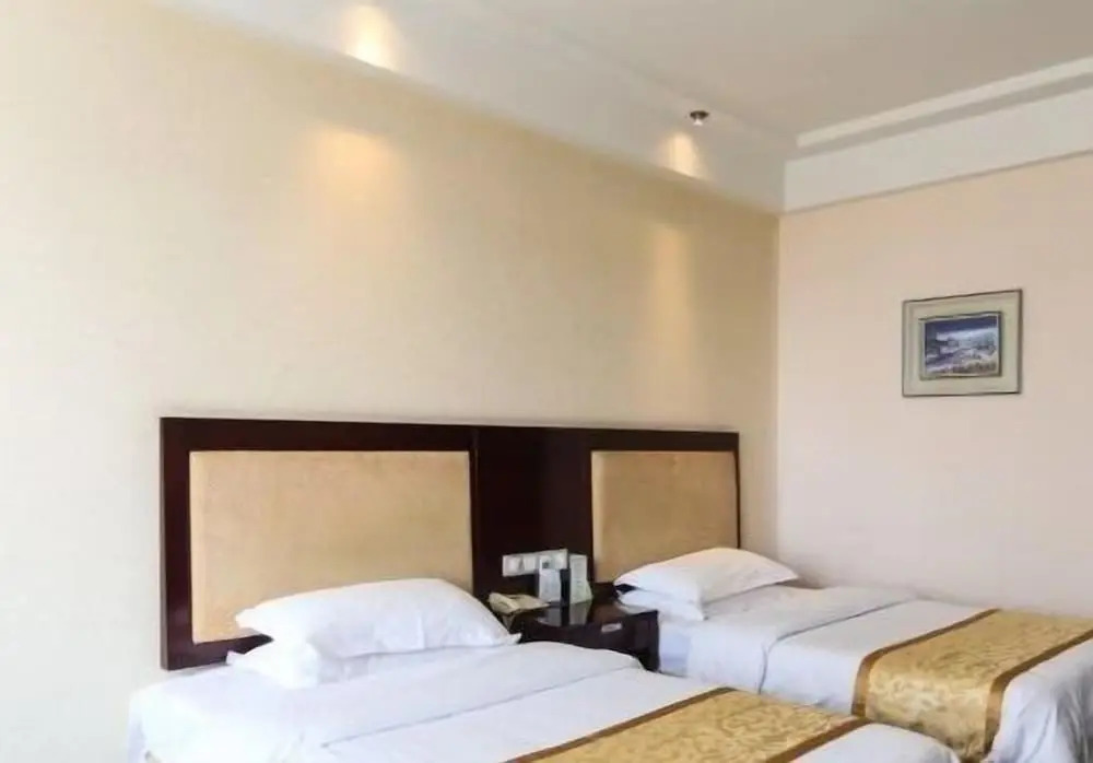 Huadong International Business Hotel
