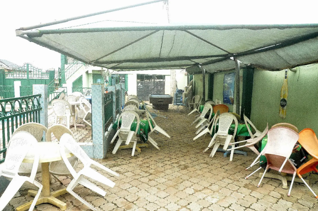Oyins Holiday Inn Annex