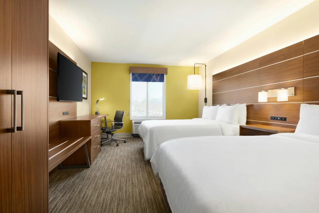 Holiday Inn Express & Suites Philadelphia - Mt Laurel by IHG