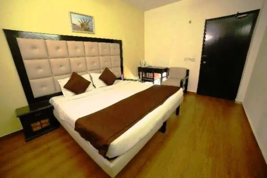 Hotel Gautam Deluxe