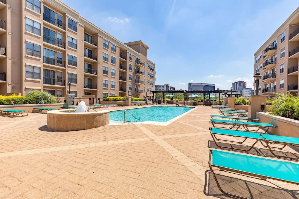 Executive Suite With Pool & Gym