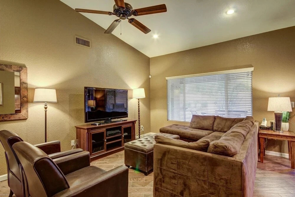 SLS Janice Luxury Home - FREE Heated Pool, Spa, Pool Table & More