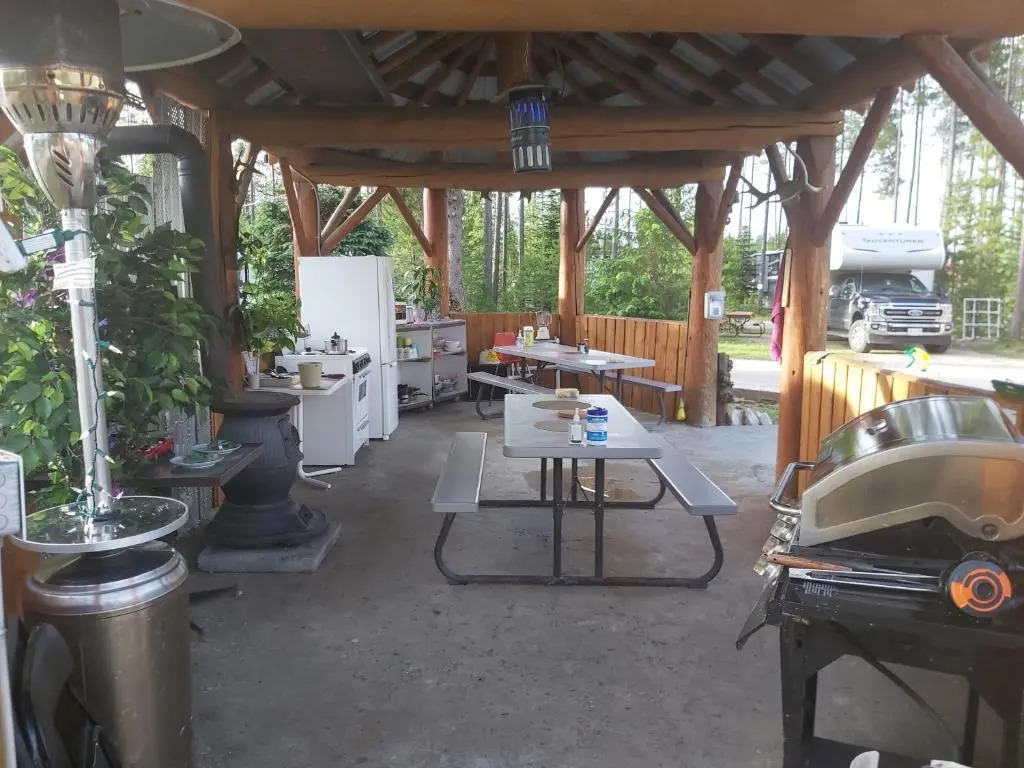 Blue River Campgrounds & Cabin-public washroom