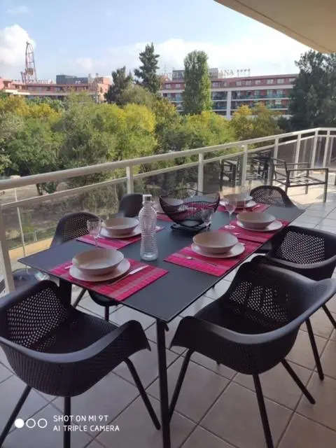 APPART STANDING 2 chambres 2SDB clim PISCINE PARKING WIFI TERRASSE 21m2 LOCAL VELO Port-Aventura, plage, centre