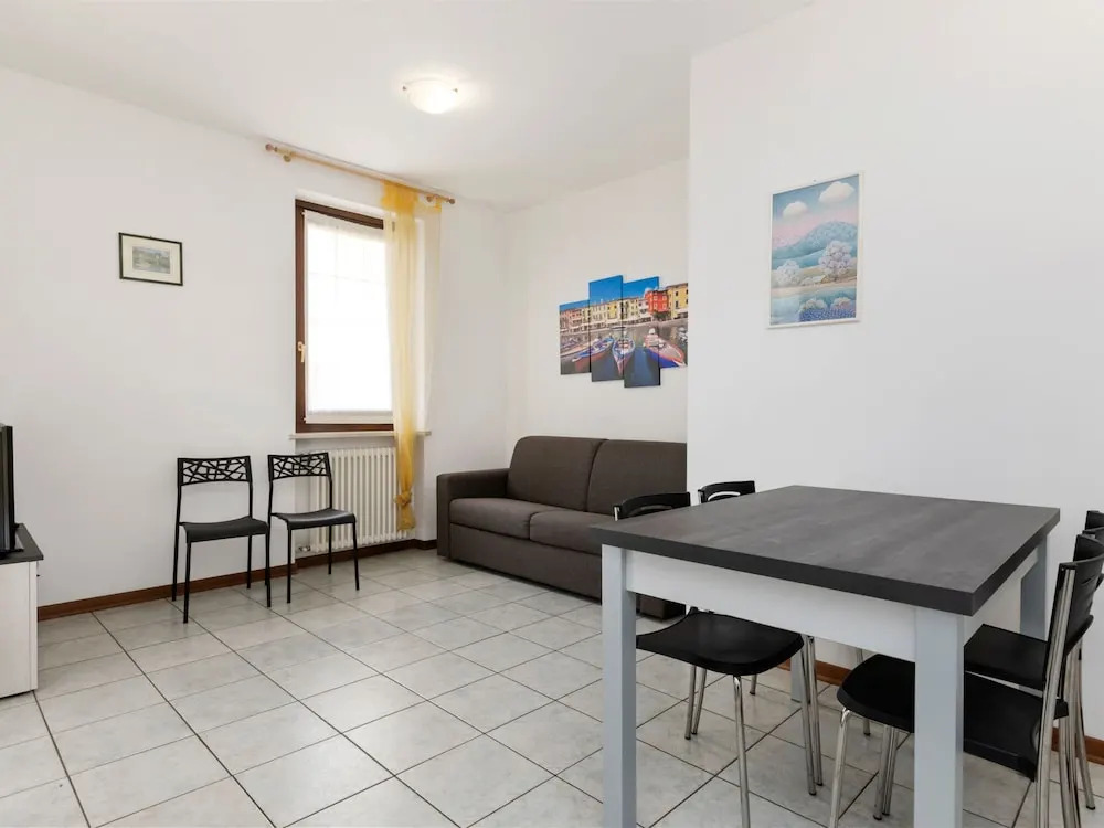 Countryside Holiday Home In Lazise, Near Lake Maggiore