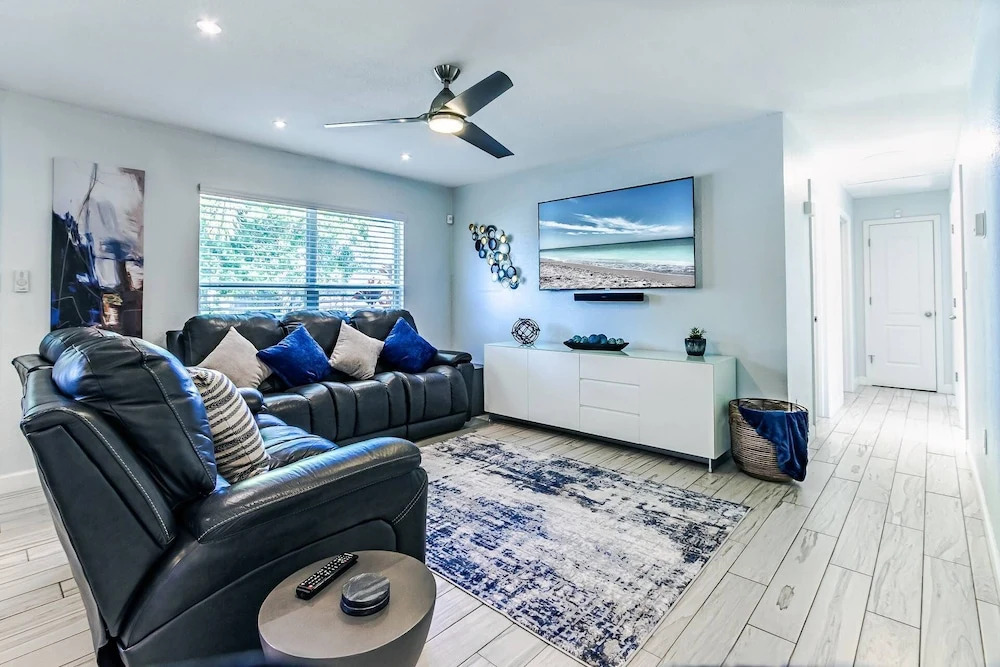 Fruit & Wine Saltwater Pool Home