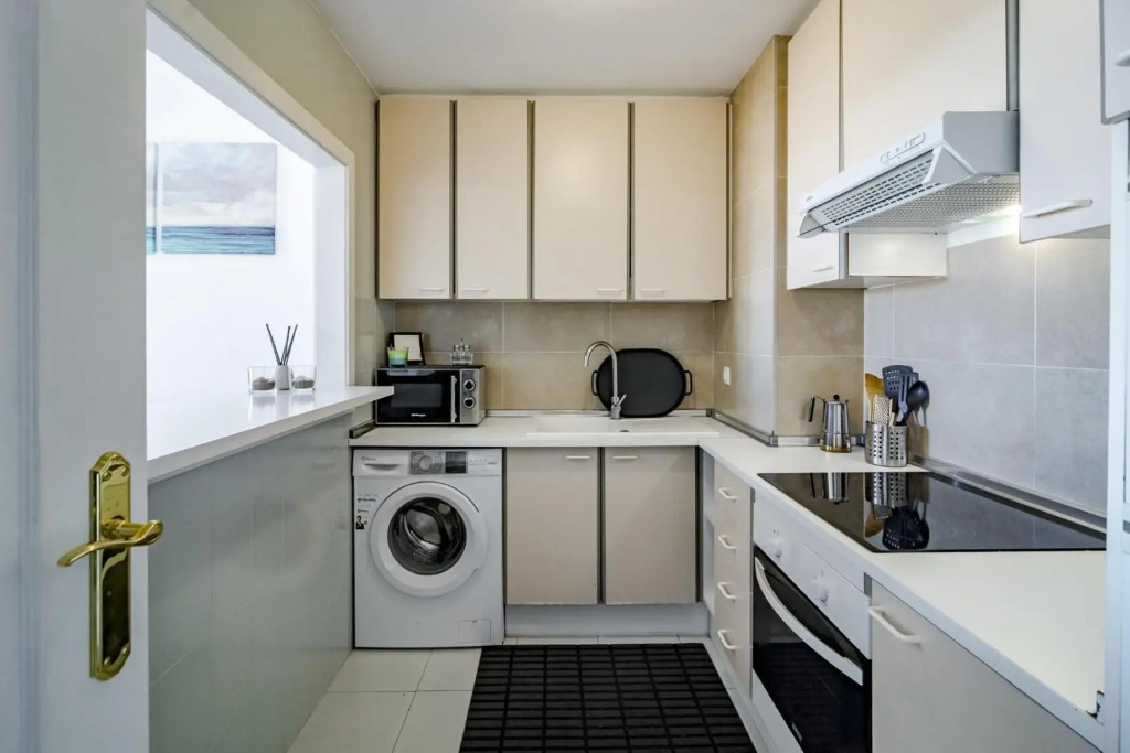 LL- Cozy apartment just next to the beach