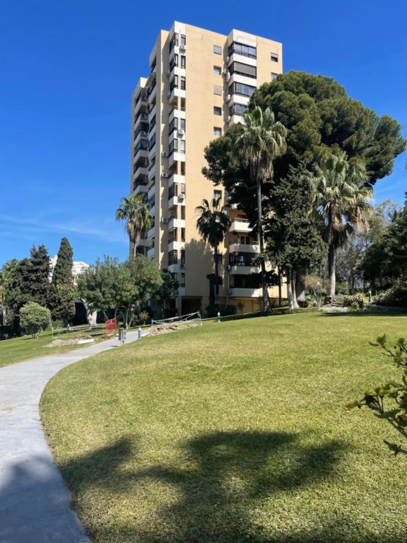 Torres De Aloha 2 bdr Puerto Banus