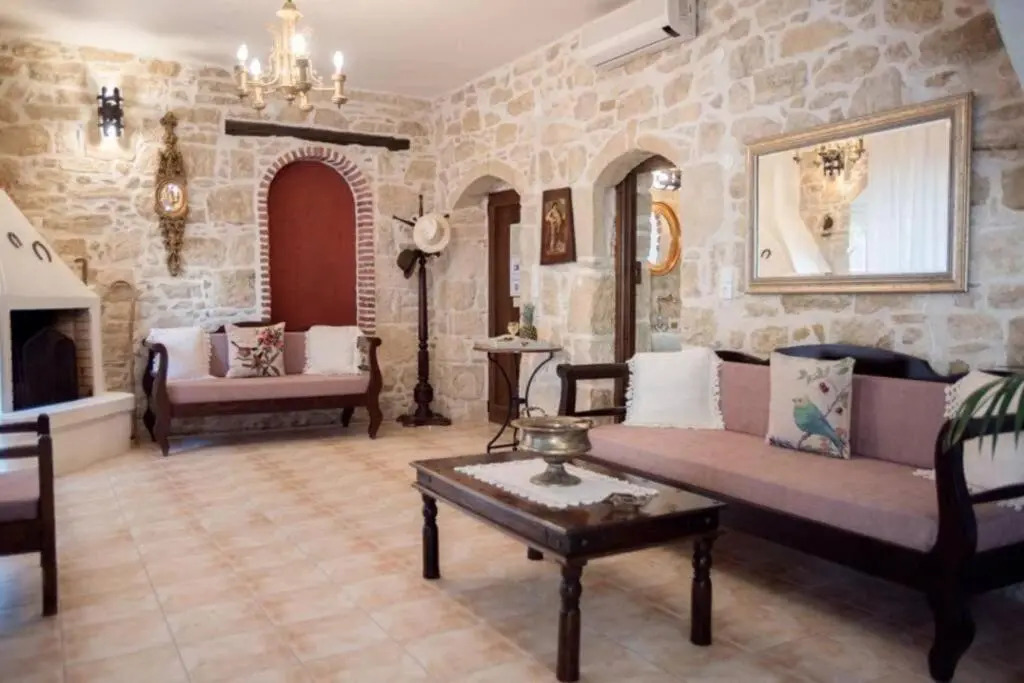 Traditional House 1 with Pool