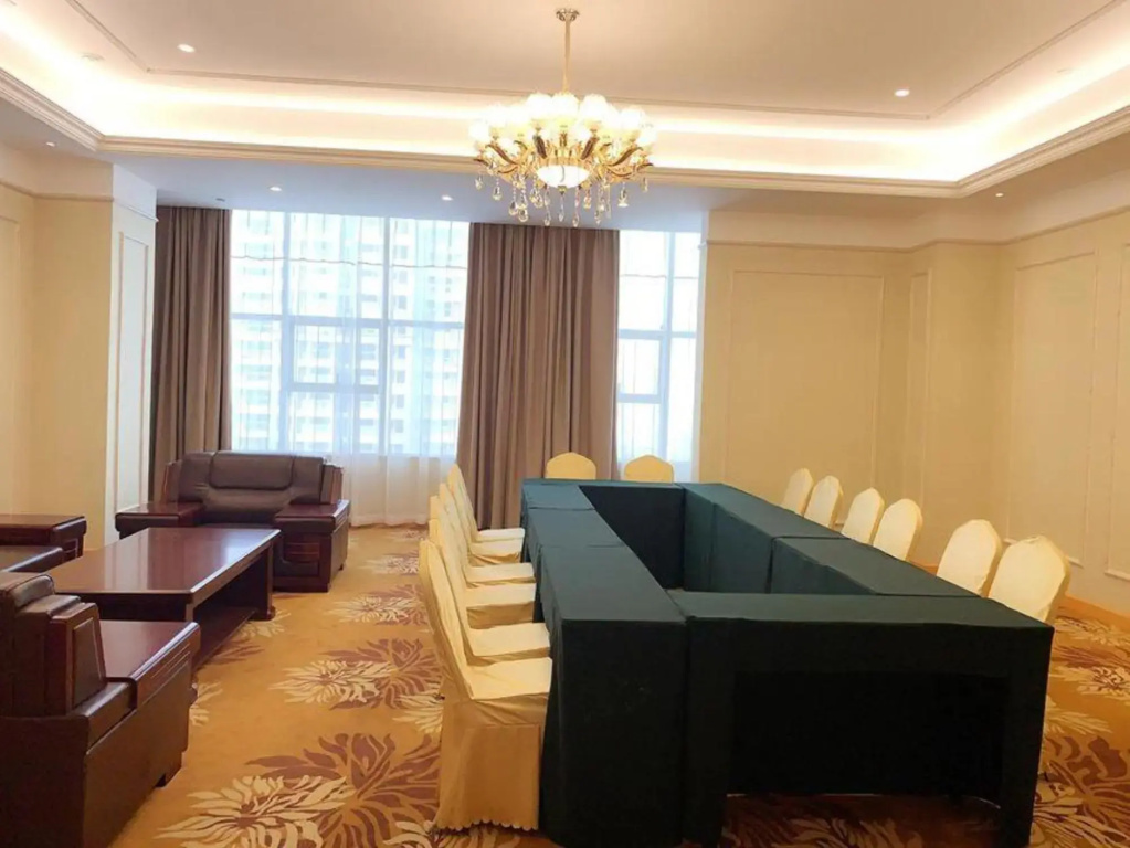 Vienna International Hotel (Baoji High-speed Railway Station)