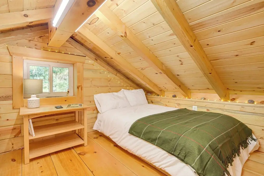 Northwoods Nature Escape! Lakefront Hayward Cabin
