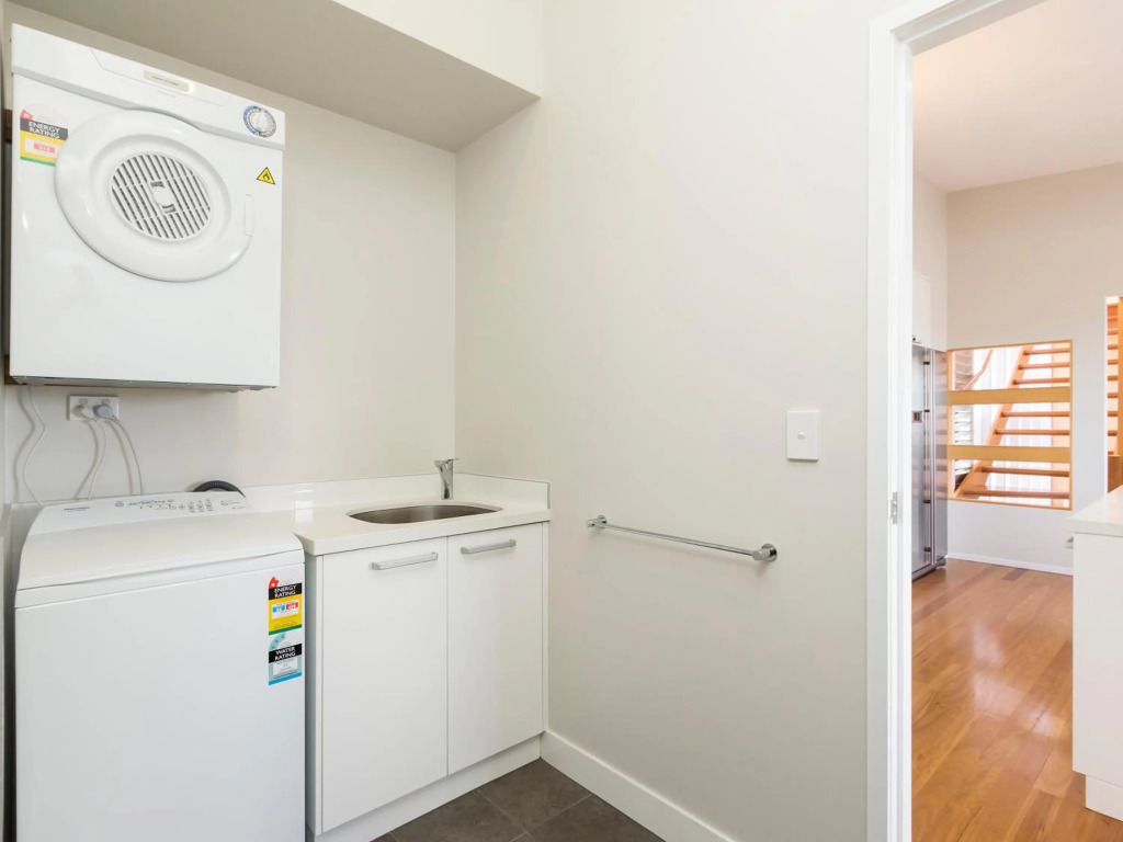 7 Roseby Court