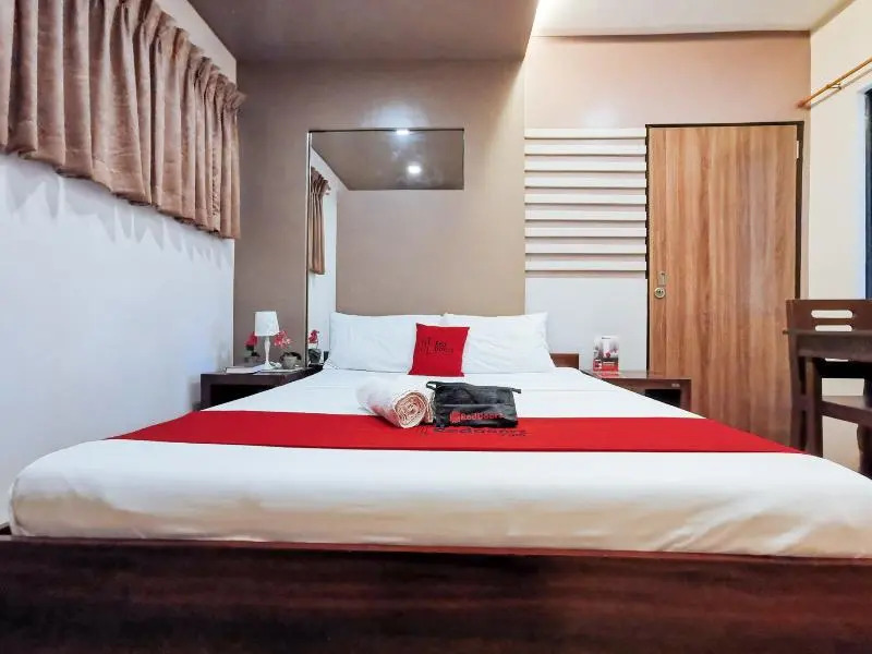 RedDoorz Plus near Robinsons Place Gensan