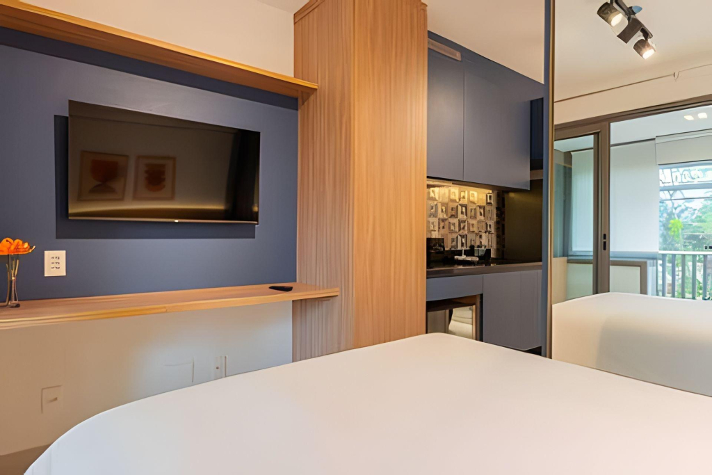 Hub Vila Madalena by Bstay