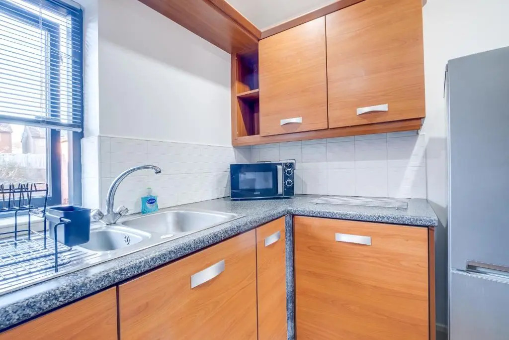 2 Bed Family Apt w/BALCONY & PARKING! ☆ FREE NETFLIX - With 50 Inch Smart TV, FREE NETFLIX & WIFI - Birmingham City Centre, By 02 Academy, Cube & Mailbox