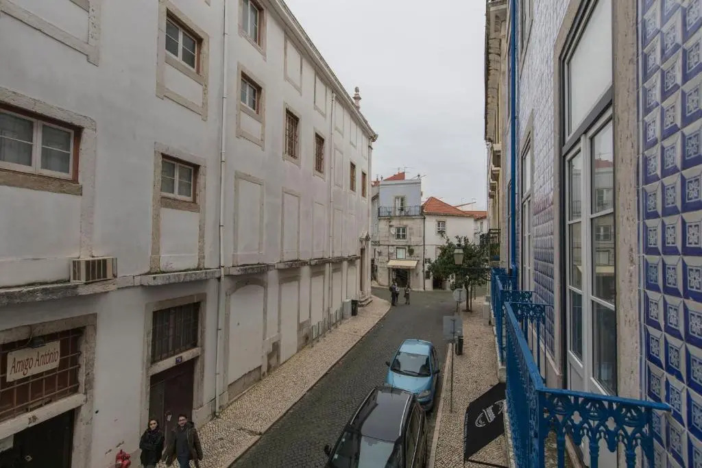 Lovelystay - Cozy Duplex Home in Alfama