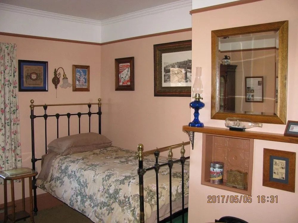 Gower Manor Historic Bed & Breakfast