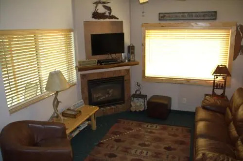 Yellowstone Park Riverfront Cabins