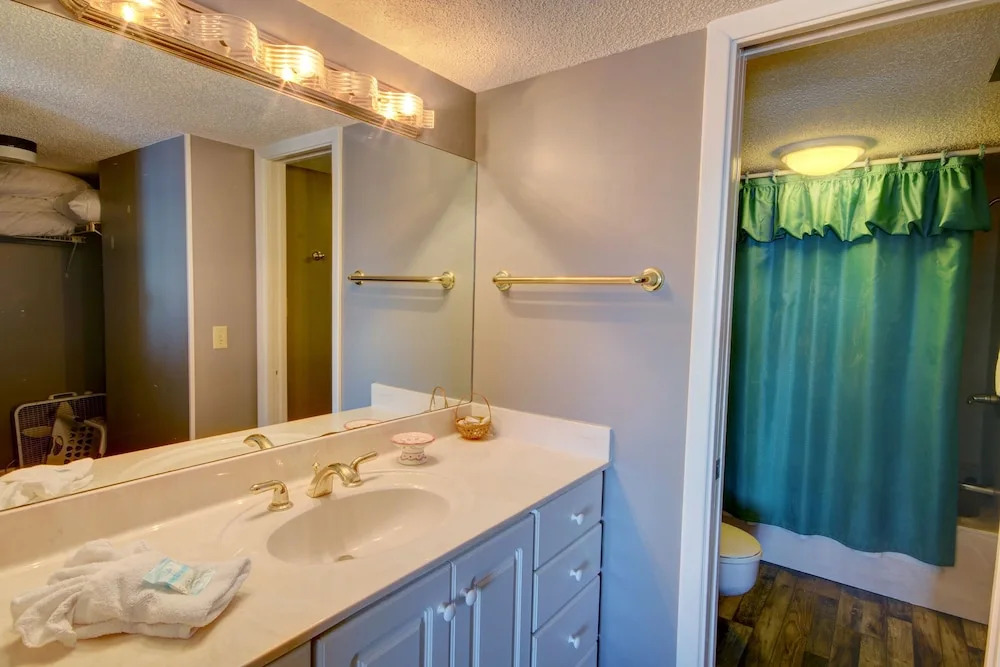 332 El Matador 2 Bedroom Condo by RedAwning