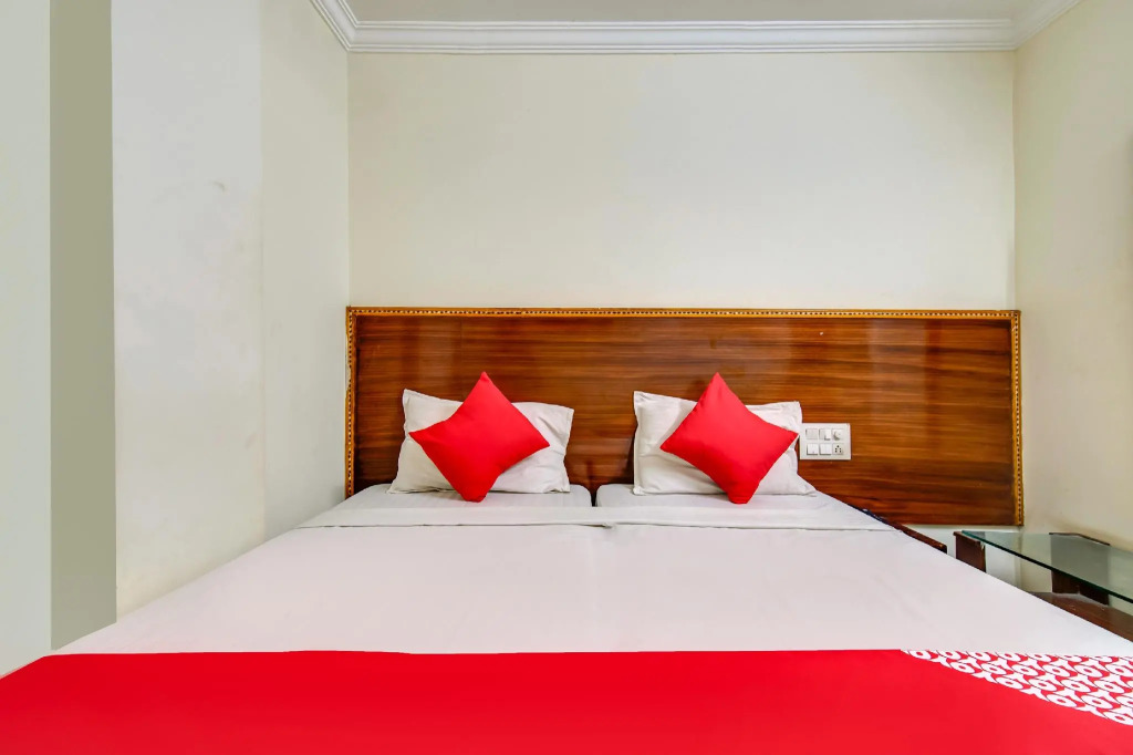 OYO 77883 Hotel Tejas Inn