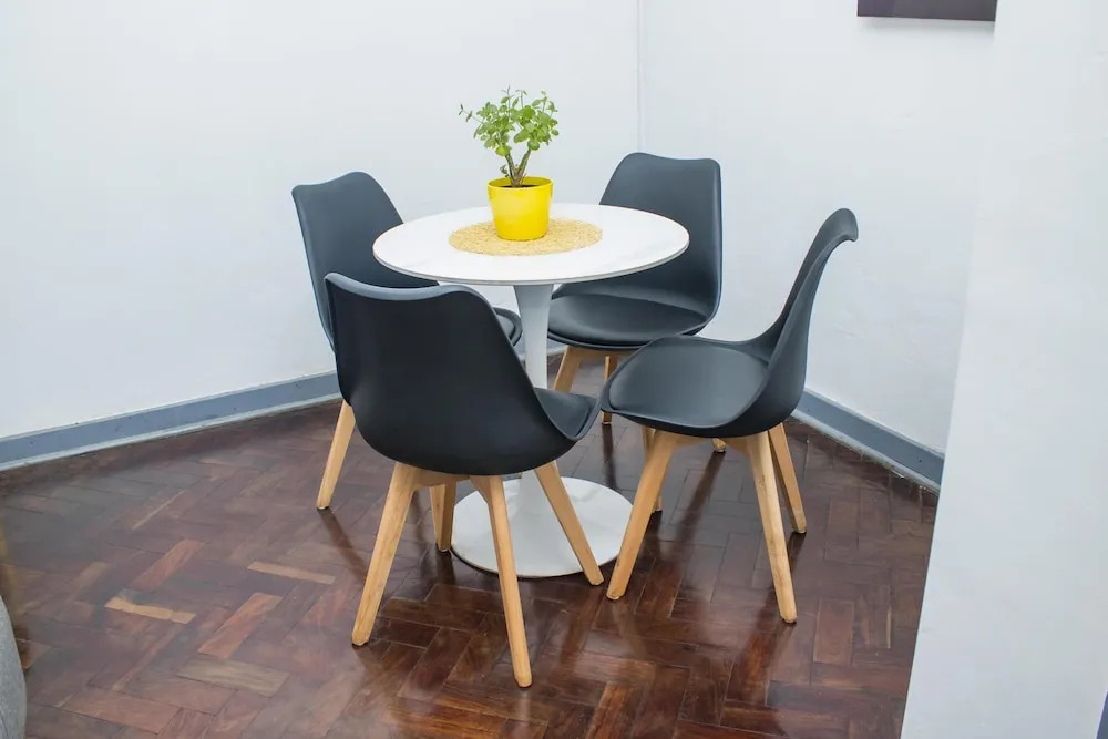 Centrally Located 1 Bedroom Apartment - 2365