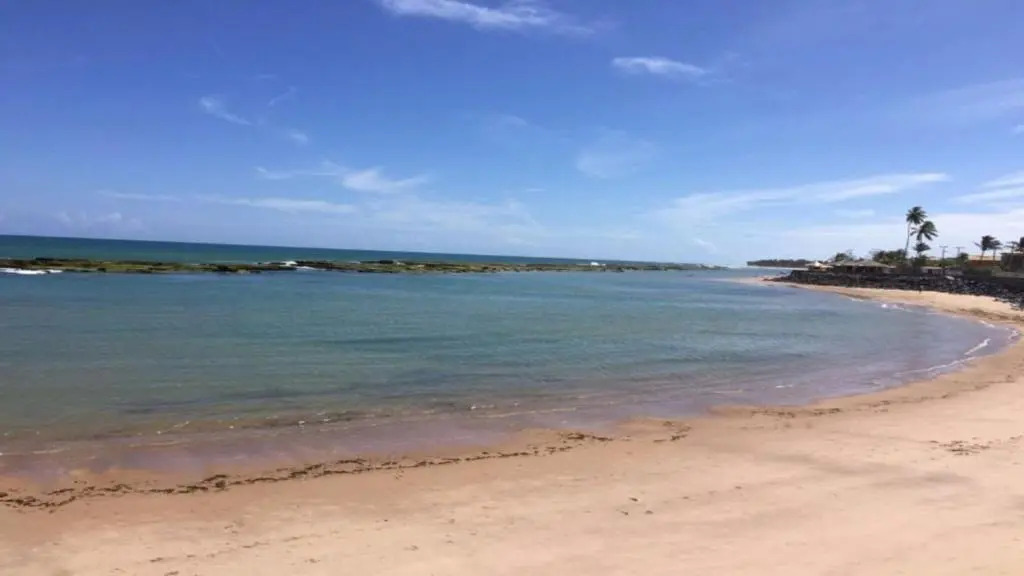 Linda casa com piscina na praia de Jauá