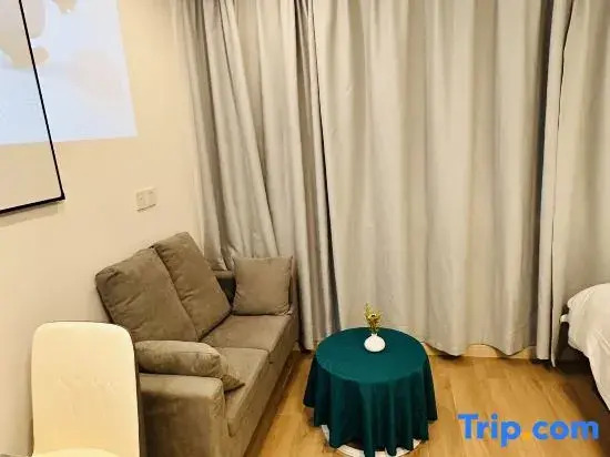 Shanghai Tongren Pavilion Homestay (Lujiabang Road Metro Station Branch)
