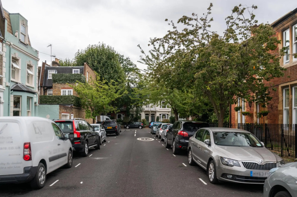 Traditional Fulham Home Close to the River Thames by Underthedoormat