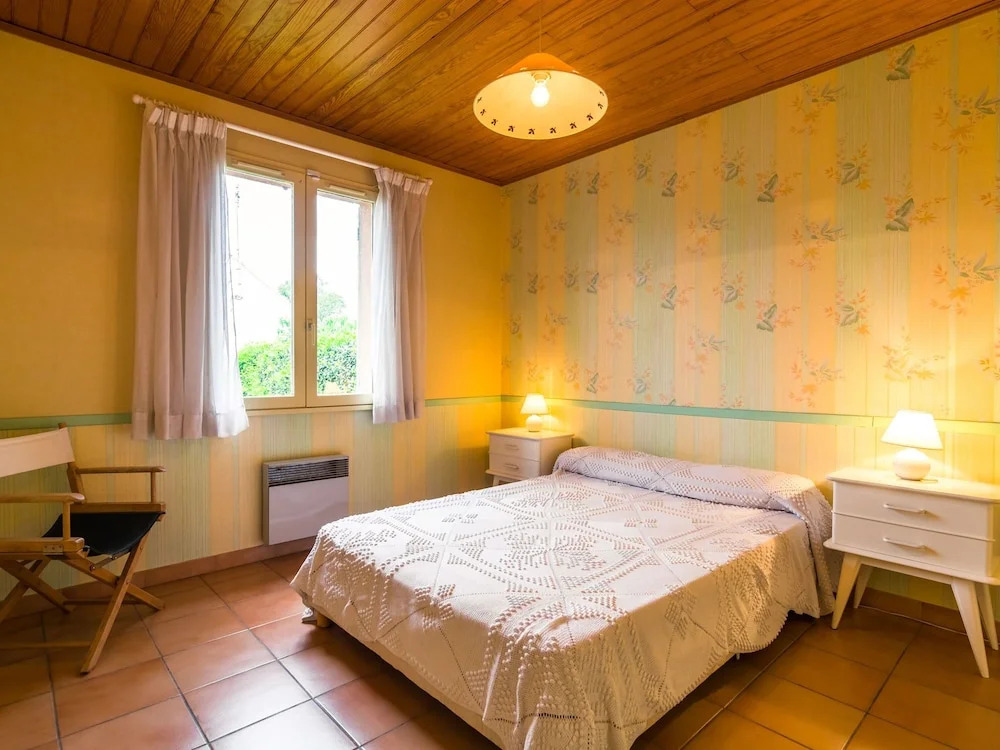 Cozy Holiday Home in Noves with Swimming Pool