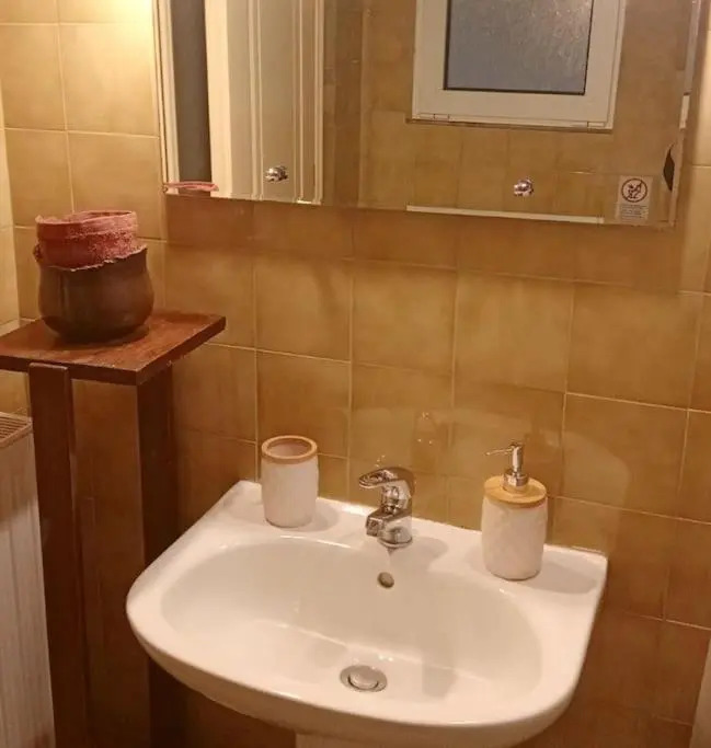 Central Artistic 2-Bedroom Apartment