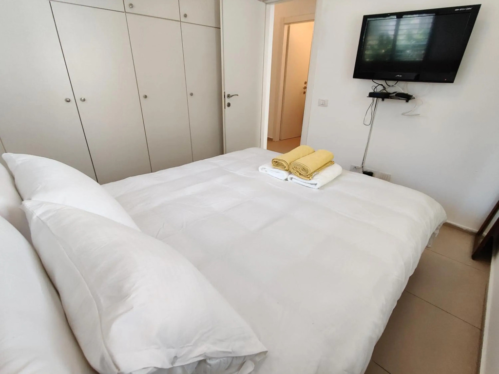 2BDR Holiday Home by Mezizim Beach and TLV Port!