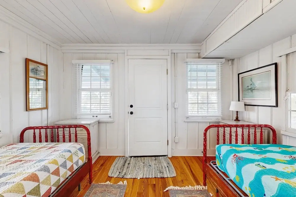 Sunny Oceanfront Home With Balcony, Full Kitchen, Central AC, & Washer/dryer