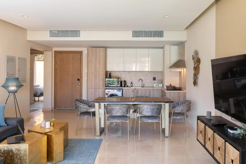 Elegant & Edgy 2 BR w Beach & Pool Mangroovy