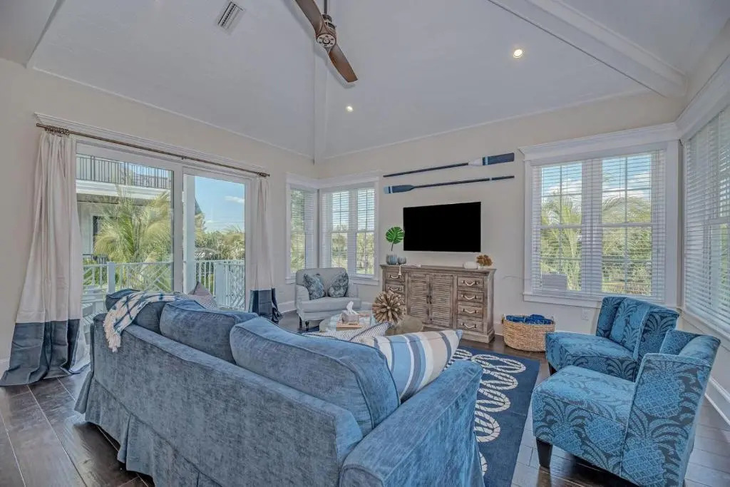4 bed 4 and a half bath SLEEPS 10 elevator Heated Pool Spa Free WiFi boat dock