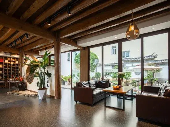 Lijiang Yage Bieyuan Homestay (Gucheng Bailong Cultural Square)