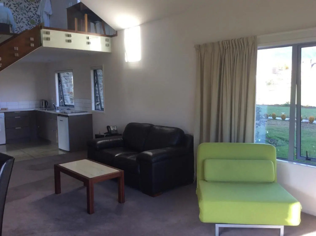 Golfcourse Road Chalets and Lodge