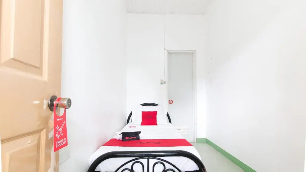 RedDoorz near Mariners Legazpi
