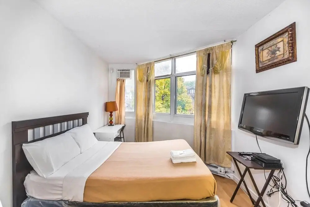 New! Budget Friendly Stay in Downtown