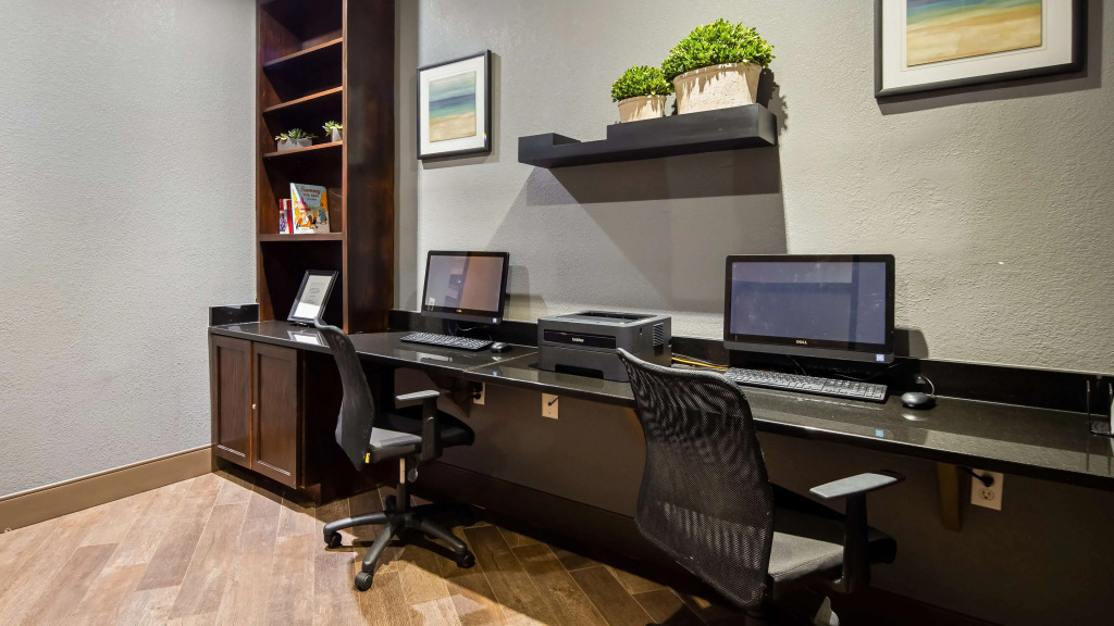 Best Western Plus Hill Country Suites