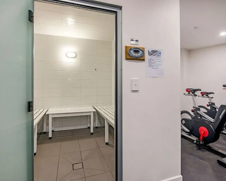 Surfers Paradise 2-bed Near Beach With Pool & Gym
