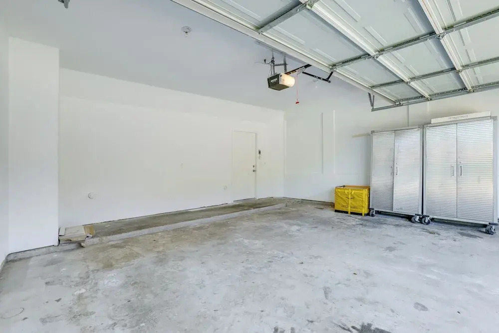 Yard & Workspaces: Luxe Duplex Unit in Houston