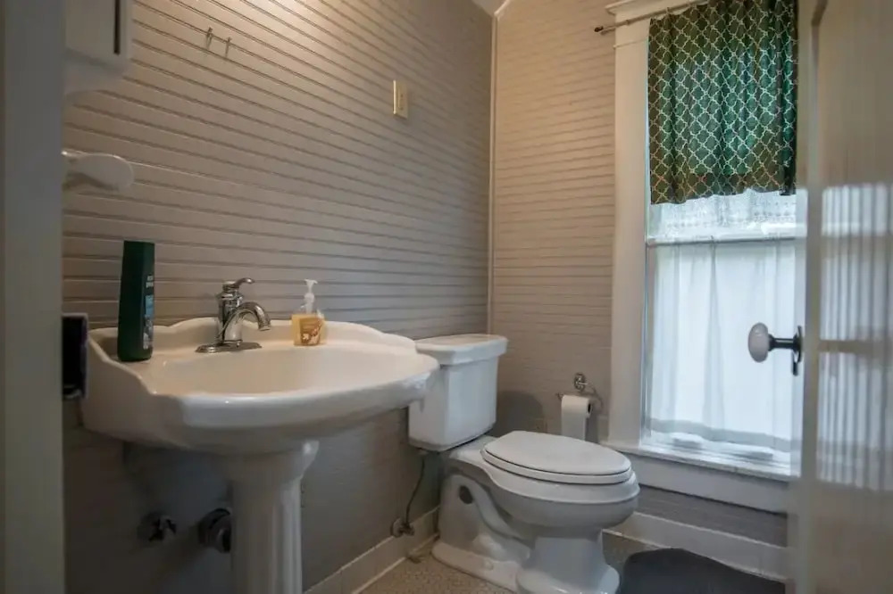 Charming Cooper-Young Flat in the Heart of Memphis