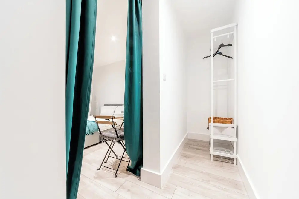 Stay 2 - Central - Parking - Near Transport - Wifi