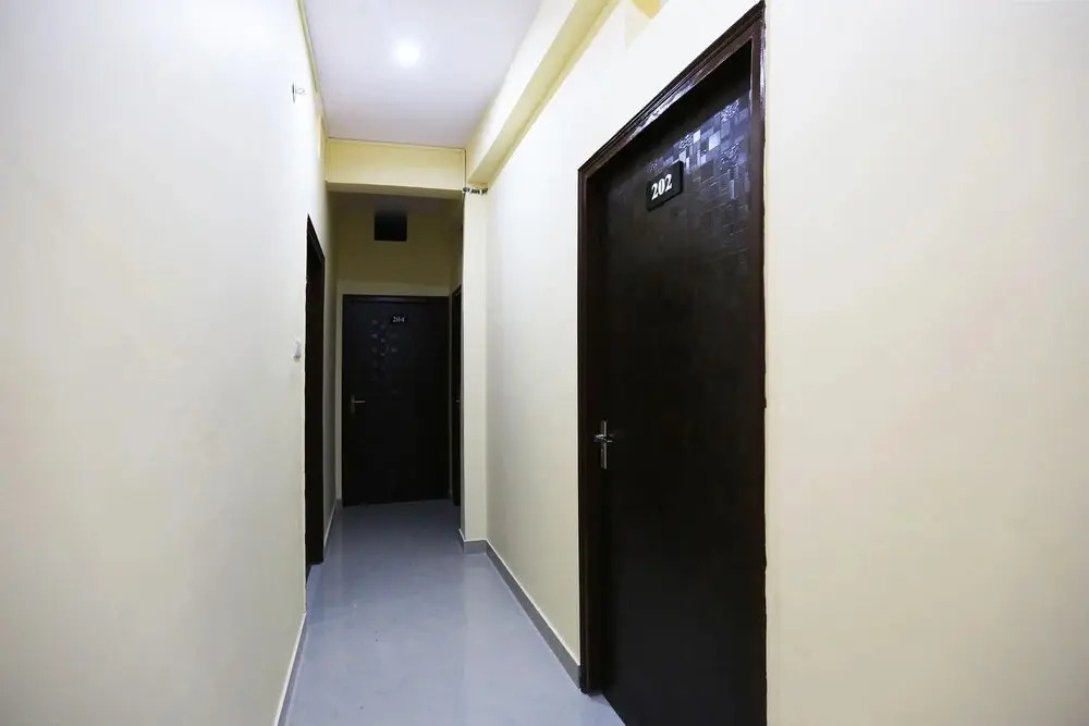 Shri Ram Guest House by OYO Rooms